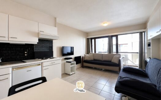 Studio te koop in De Panne | Instapklare studio met schuin zeezicht op toplocatie