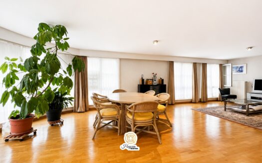 TE KOOP: Ruim hoekappartement in Nieuwpoort-Stad